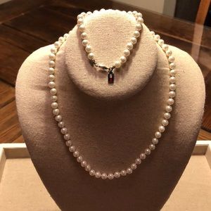 Tommy Hilfiger Pearl Necklace/Bracelet Set
